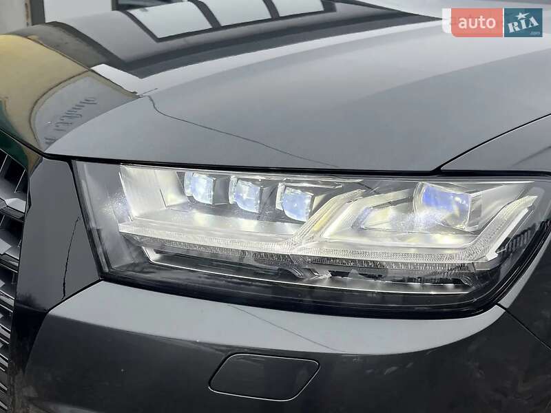Позашляховик / Кросовер Audi SQ7 2017 в Вінниці