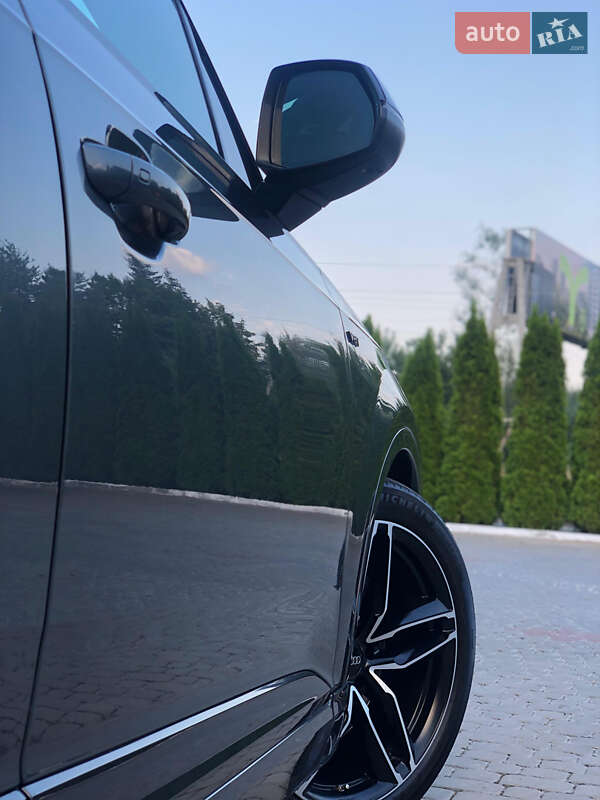 Внедорожник / Кроссовер Audi SQ7 2017 в Трускавце