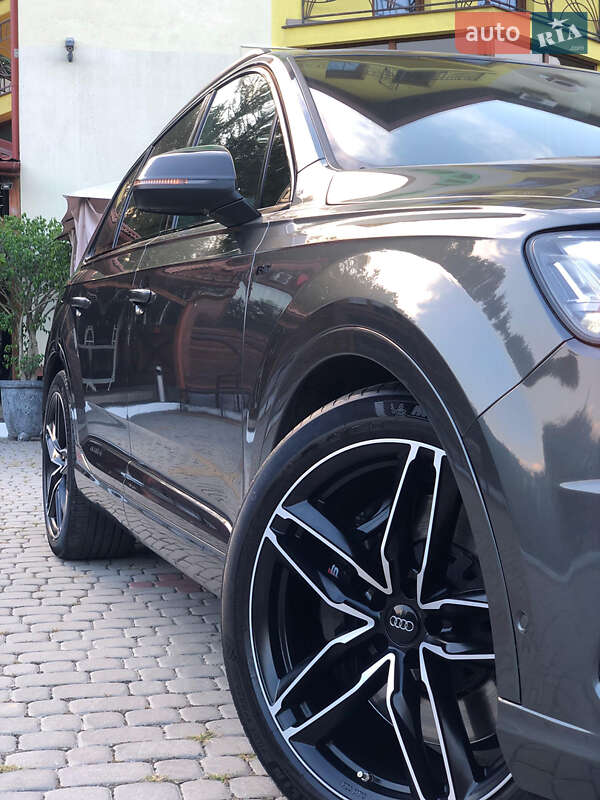 Внедорожник / Кроссовер Audi SQ7 2017 в Трускавце