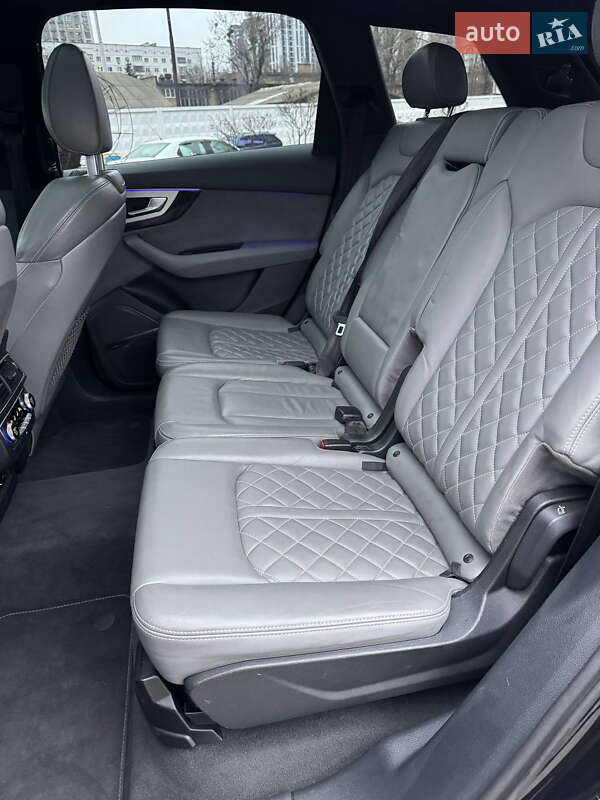 Позашляховик / Кросовер Audi SQ7 2017 в Києві