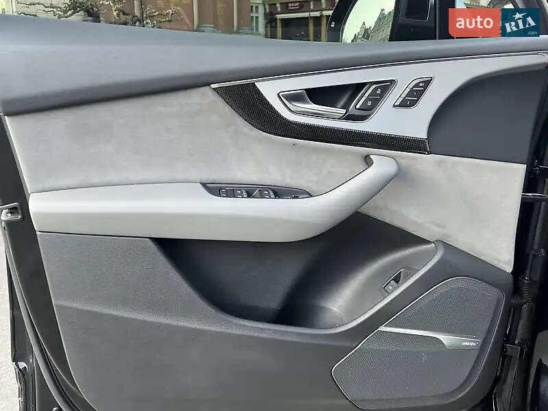 Позашляховик / Кросовер Audi SQ7 2017 в Києві