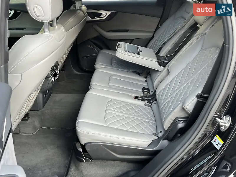 Позашляховик / Кросовер Audi SQ7 2017 в Києві