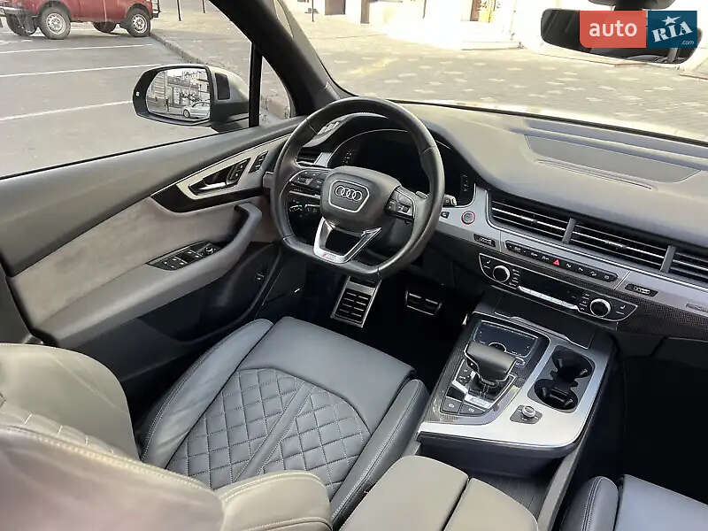 Позашляховик / Кросовер Audi SQ7 2017 в Києві