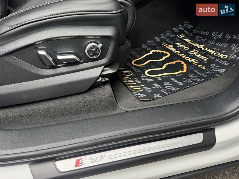 Внедорожник / Кроссовер Audi SQ7 2017 в Тернополе