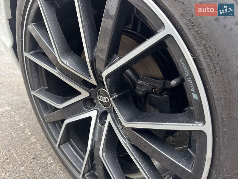 Внедорожник / Кроссовер Audi SQ7 2017 в Тернополе