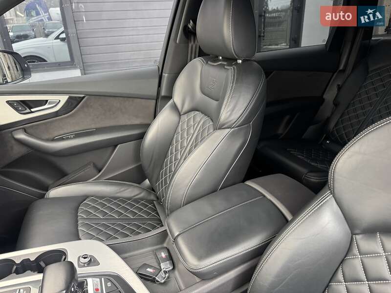 Внедорожник / Кроссовер Audi SQ7 2017 в Тернополе