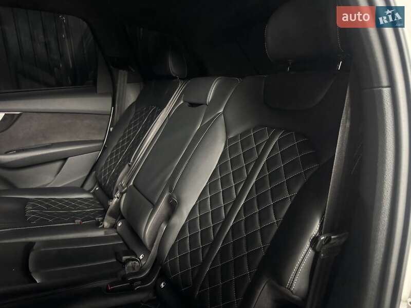 Внедорожник / Кроссовер Audi SQ7 2017 в Тернополе