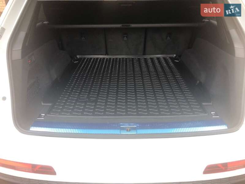 Внедорожник / Кроссовер Audi SQ7 2021 в Киеве