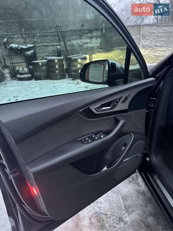 Позашляховик / Кросовер Audi SQ7 2016 в Полтаві фото 7 Позашляховик / Кросовер Audi SQ7 2016 в Полтаві