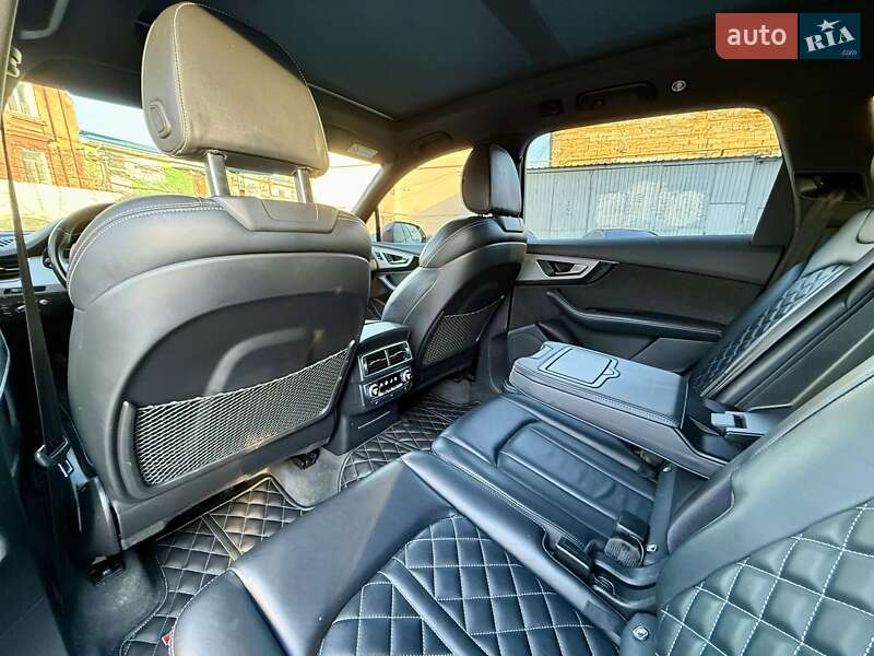 Внедорожник / Кроссовер Audi SQ7 2017 в Одессе