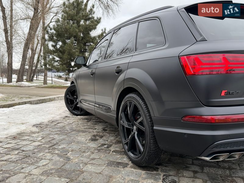 Позашляховик / Кросовер Audi SQ7 2018 в Києві