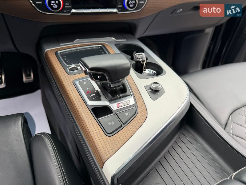 Позашляховик / Кросовер Audi SQ7 2018 в Києві
