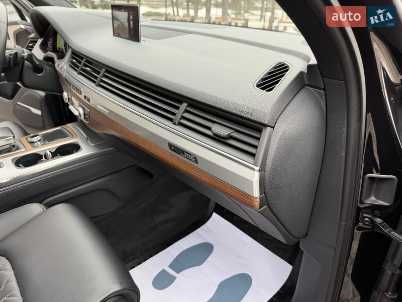 Позашляховик / Кросовер Audi SQ7 2018 в Києві