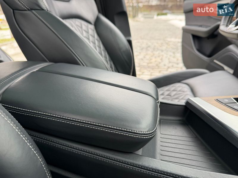 Позашляховик / Кросовер Audi SQ7 2018 в Києві