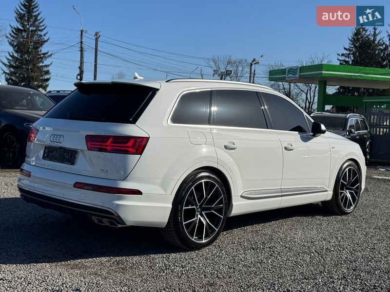 Внедорожник / Кроссовер Audi SQ7 2017 в Тернополе