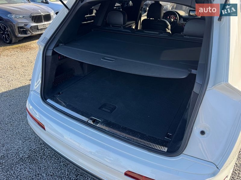 Внедорожник / Кроссовер Audi SQ7 2017 в Тернополе