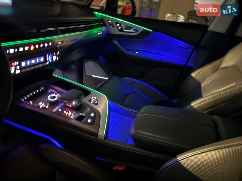 Внедорожник / Кроссовер Audi SQ7 2017 в Тернополе