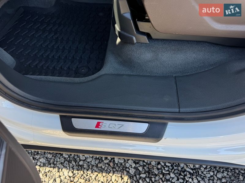 Внедорожник / Кроссовер Audi SQ7 2017 в Тернополе