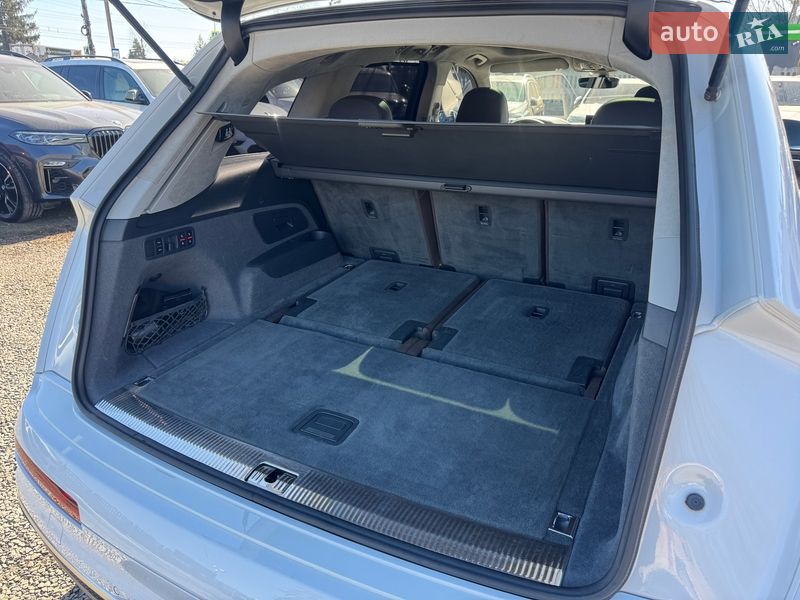 Внедорожник / Кроссовер Audi SQ7 2017 в Тернополе