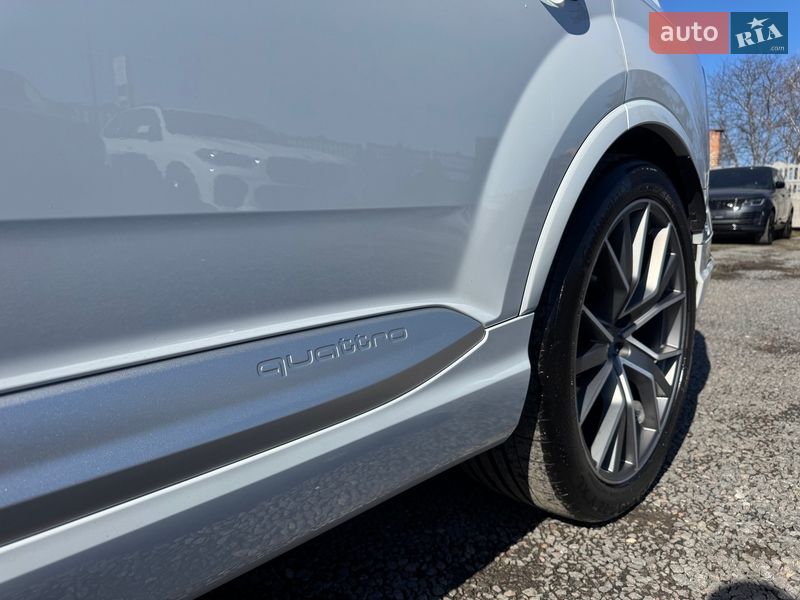 Внедорожник / Кроссовер Audi SQ7 2017 в Тернополе