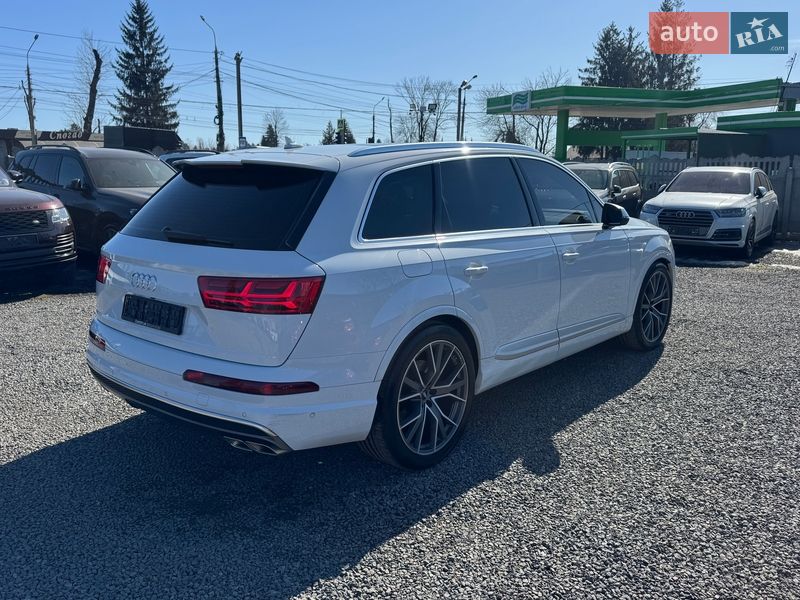 Внедорожник / Кроссовер Audi SQ7 2017 в Тернополе