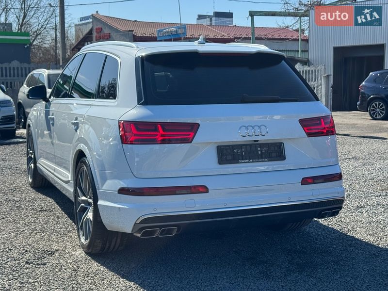 Внедорожник / Кроссовер Audi SQ7 2017 в Тернополе