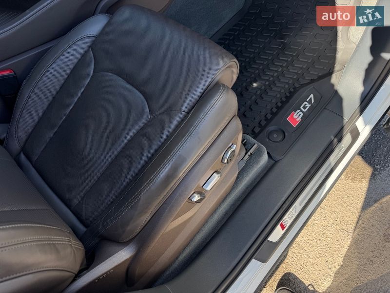 Внедорожник / Кроссовер Audi SQ7 2017 в Тернополе