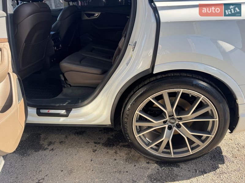 Внедорожник / Кроссовер Audi SQ7 2017 в Тернополе