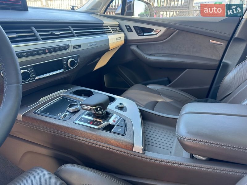 Внедорожник / Кроссовер Audi SQ7 2017 в Тернополе