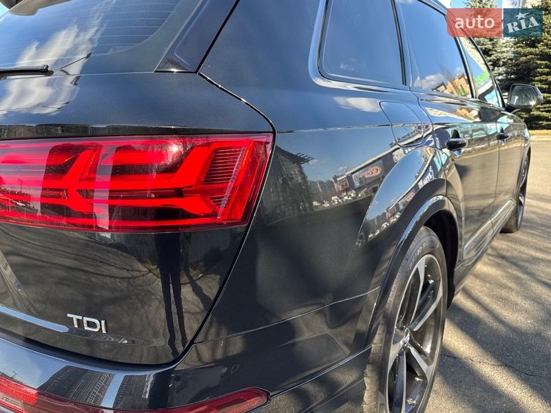 Позашляховик / Кросовер Audi SQ7 2017 в Києві