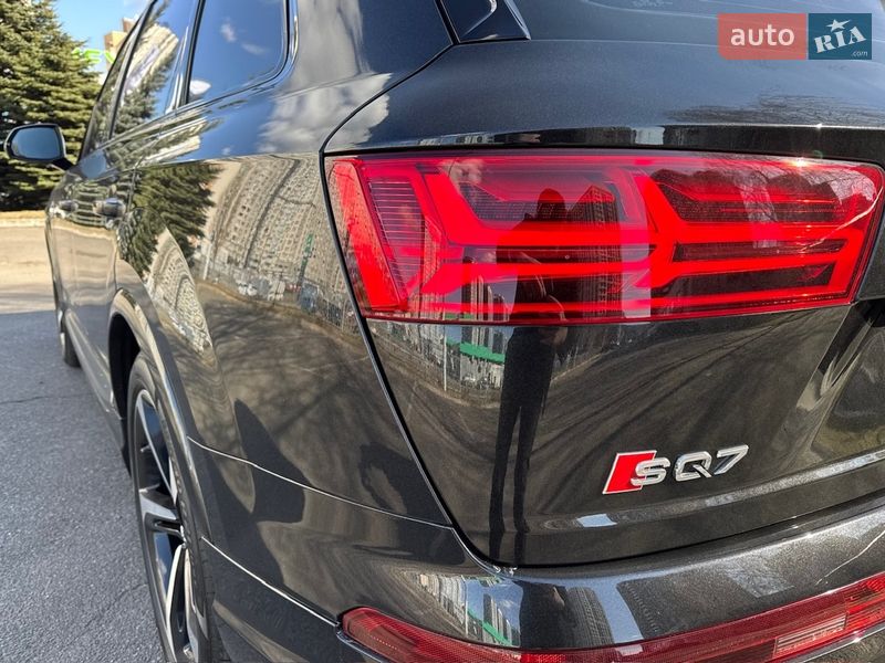 Позашляховик / Кросовер Audi SQ7 2017 в Києві