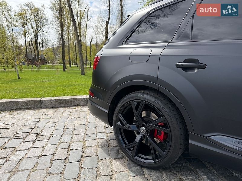 Внедорожник / Кроссовер Audi SQ7 2018 в Киеве
