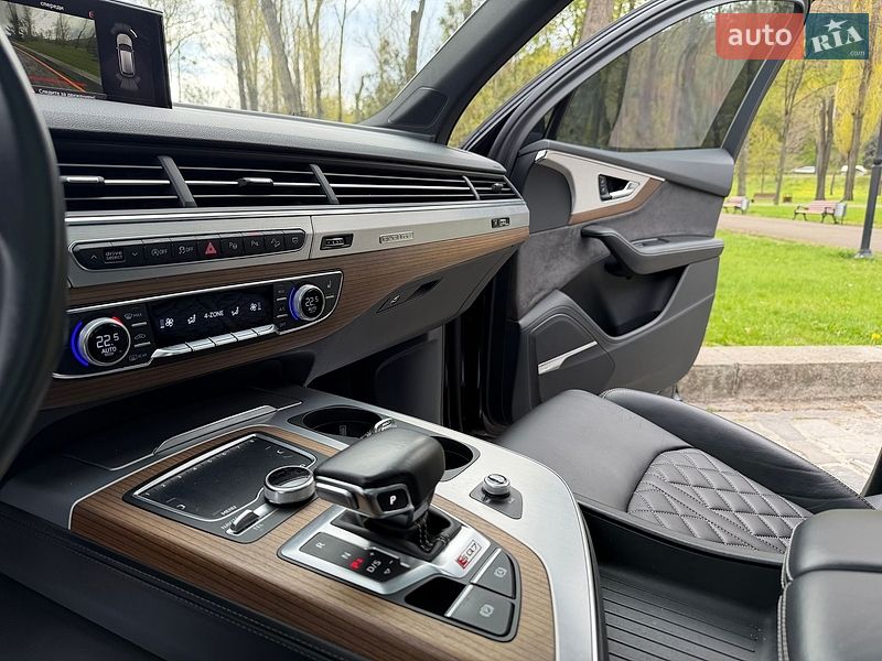 Внедорожник / Кроссовер Audi SQ7 2018 в Киеве