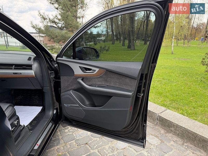 Внедорожник / Кроссовер Audi SQ7 2018 в Киеве