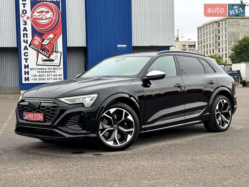 Внедорожник / Кроссовер Audi SQ8 e-tron 2023 в 