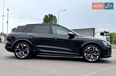 Внедорожник / Кроссовер Audi SQ8 e-tron 2023 в 
