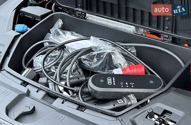 Внедорожник / Кроссовер Audi SQ8 e-tron 2023 в 