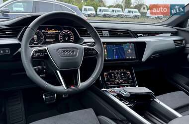 Внедорожник / Кроссовер Audi SQ8 e-tron 2023 в 