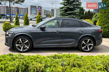 Позашляховик / Кросовер Audi SQ8 e-tron 2023 в 