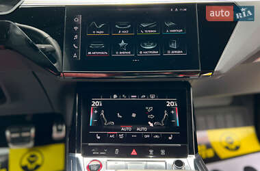 Позашляховик / Кросовер Audi SQ8 e-tron 2023 в 