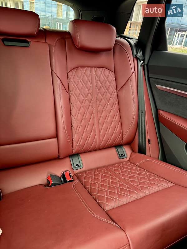 Внедорожник / Кроссовер Audi SQ8 e-tron 2023 в Киеве