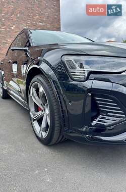 Внедорожник / Кроссовер Audi SQ8 e-tron 2023 в 
