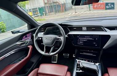 Внедорожник / Кроссовер Audi SQ8 e-tron 2023 в 