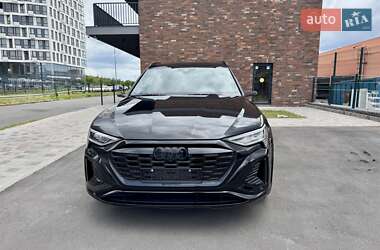 Внедорожник / Кроссовер Audi SQ8 e-tron 2023 в 