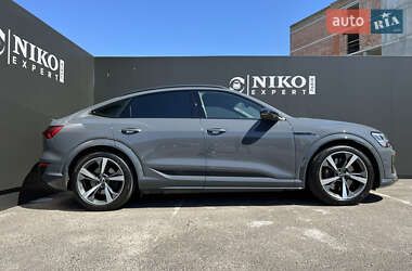 Внедорожник / Кроссовер Audi SQ8 e-tron 2023 в 