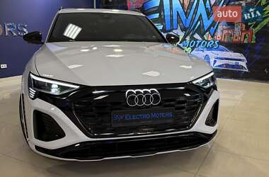 Внедорожник / Кроссовер Audi SQ8 e-tron 2023 в 