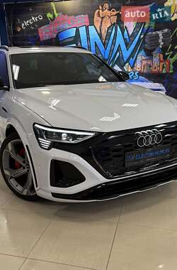 Внедорожник / Кроссовер Audi SQ8 e-tron 2023 в 