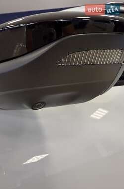 Внедорожник / Кроссовер Audi SQ8 e-tron 2023 в 