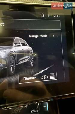 Внедорожник / Кроссовер Audi SQ8 e-tron 2023 в 