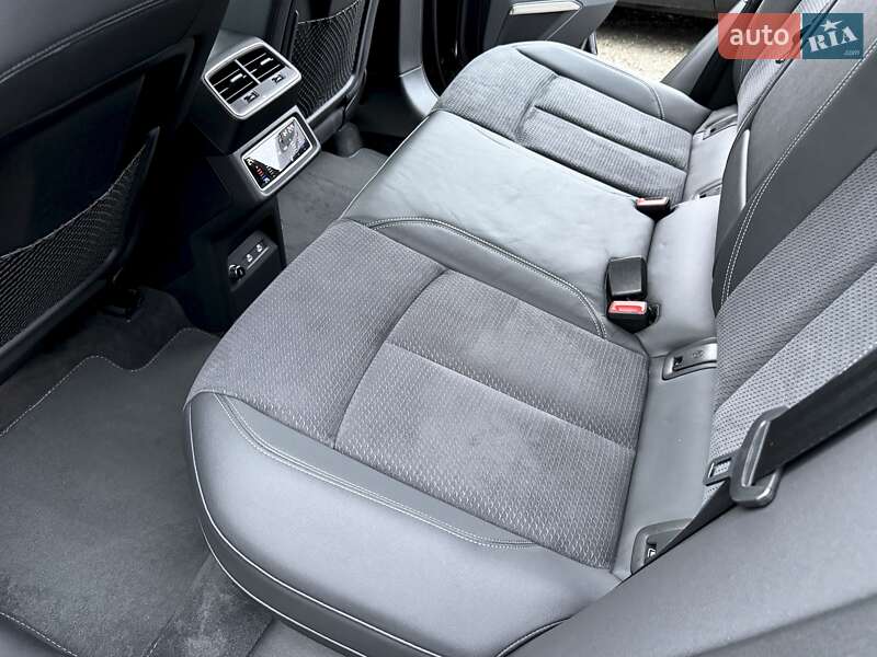 Внедорожник / Кроссовер Audi SQ8 e-tron 2023 в Киеве